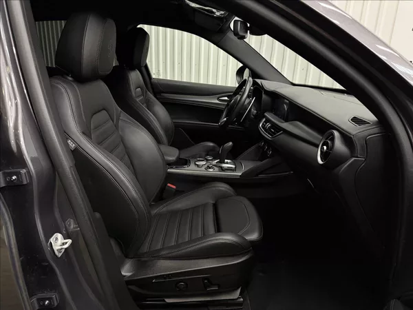 Alfa Romeo Stelvio VELOCE 154kW Q4 H&K LED R21 - foto 38