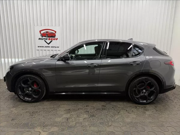 Alfa Romeo Stelvio VELOCE 154kW Q4 H&K LED R21 - foto 4