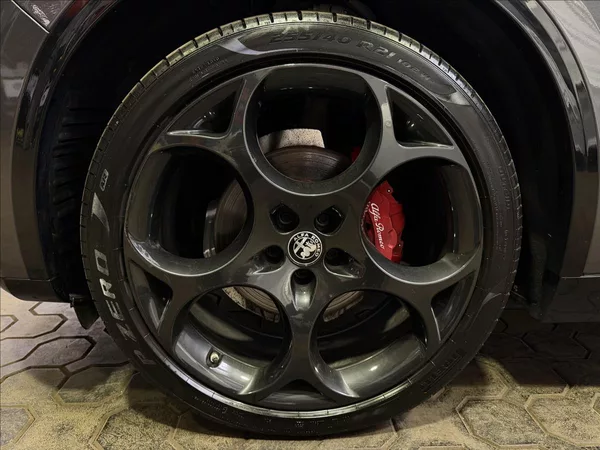 Alfa Romeo Stelvio VELOCE 154kW Q4 H&K LED R21 - foto 40