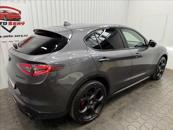 Alfa Romeo Stelvio VELOCE 154kW Q4 H&K LED R21 - foto 8