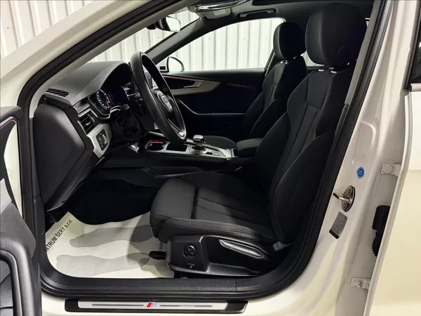 Audi A4 35TDI MHEV S-LINE MATRIX LED - foto 34
