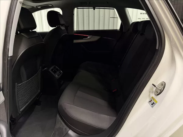 Audi A4 35TDI MHEV S-LINE MATRIX LED - foto 36