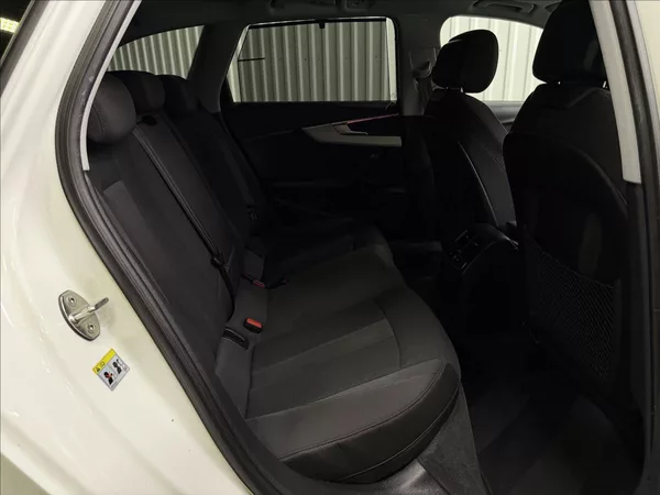 Audi A4 35TDI MHEV S-LINE MATRIX LED - foto 40