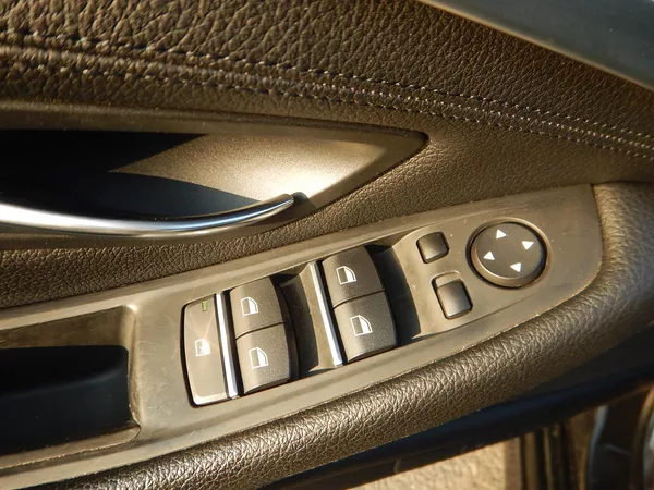 BMW Řada 5 520d XDRIVE, ČR, SERVISKA - foto 17