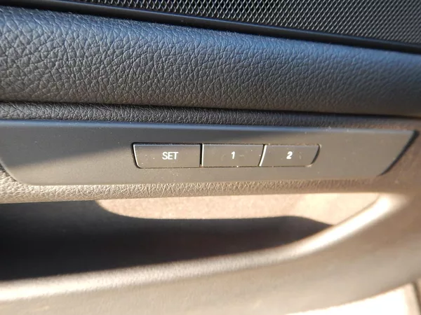 BMW Řada 5 520d XDRIVE, ČR, SERVISKA - foto 18