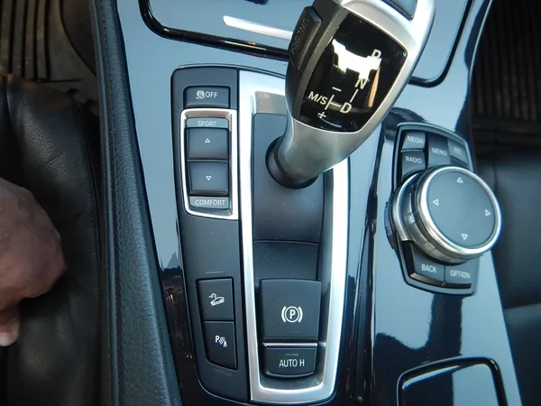 BMW Řada 5 520d XDRIVE, ČR, SERVISKA - foto 22