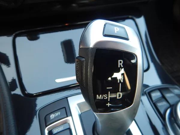 BMW Řada 5 520d XDRIVE, ČR, SERVISKA - foto 23