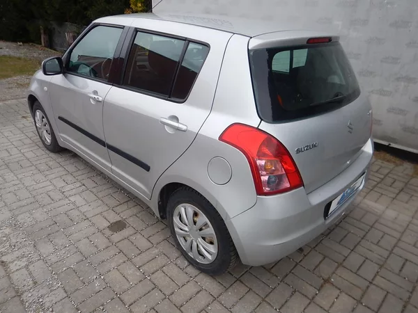 Suzuki Swift 1.3 GLX, ČR, DIGIKLIMA - foto 4