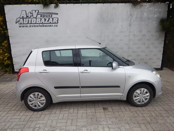 Suzuki Swift 1.3 GLX, ČR, DIGIKLIMA - foto 6