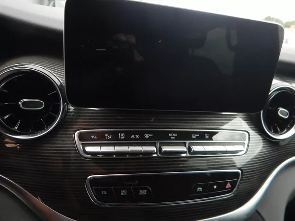 Mercedes-Benz Třídy V V 300 d, 7 MÍST, 174 kW - foto 27
