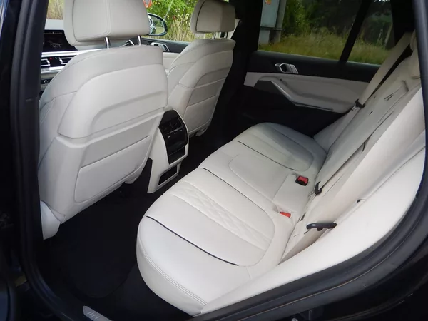 BMW X5 xDrive45e, ČR, 1. MAJ. - foto 10