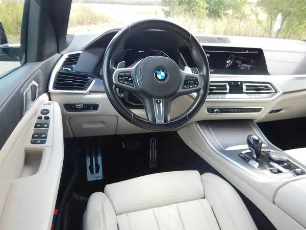 BMW X5 xDrive45e, ČR, 1. MAJ. - foto 11