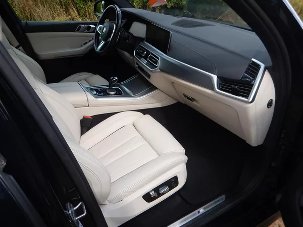 BMW X5 xDrive45e, ČR, 1. MAJ. - foto 13
