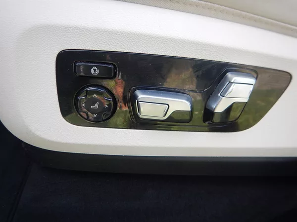 BMW X5 xDrive45e, ČR, 1. MAJ. - foto 21