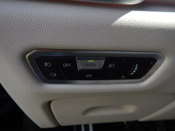 BMW X5 xDrive45e, ČR, 1. MAJ. - foto 22