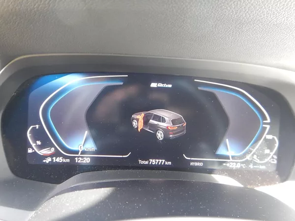 BMW X5 xDrive45e, ČR, 1. MAJ. - foto 23