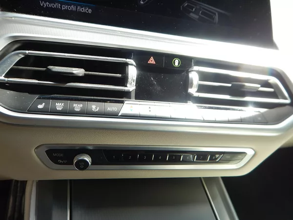 BMW X5 xDrive45e, ČR, 1. MAJ. - foto 26