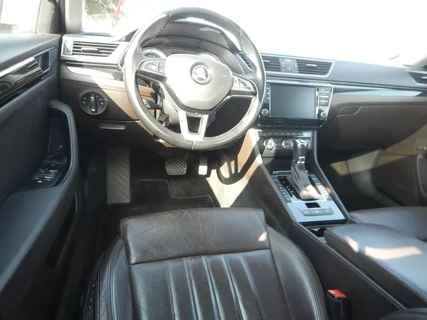 Škoda Superb 2.0 TDI, DSG, L&K, DIGIKLIMA - foto 11