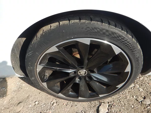Škoda Superb 2.0 TDI, DSG, L&K, DIGIKLIMA - foto 17