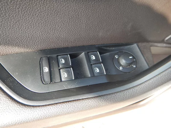 Škoda Superb 2.0 TDI, DSG, L&K, DIGIKLIMA - foto 18