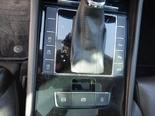 Škoda Superb 2.0 TDI, DSG, L&K, DIGIKLIMA - foto 23