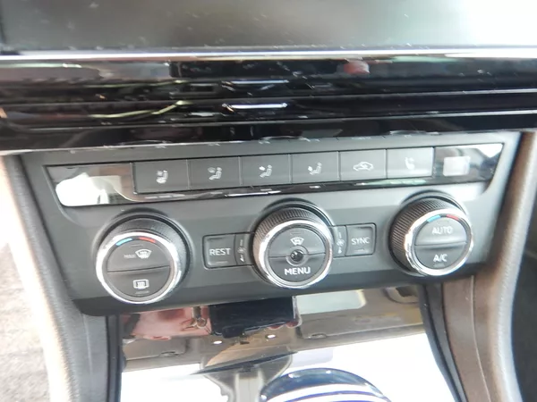 Škoda Superb 2.0 TDI, DSG, L&K, DIGIKLIMA - foto 25