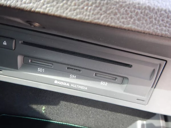 Škoda Superb 2.0 TDI, DSG, L&K, DIGIKLIMA - foto 33