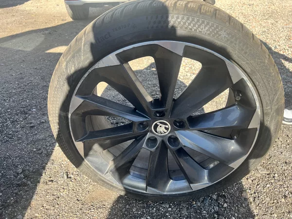 Škoda Superb 2.0 TDI, DSG, L&K, DIGIKLIMA - foto 36