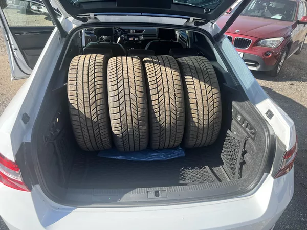 Škoda Superb 2.0 TDI, DSG, L&K, DIGIKLIMA - foto 37