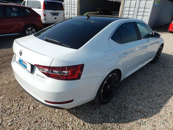 Škoda Superb 2.0 TDI, DSG, L&K, DIGIKLIMA - foto 6