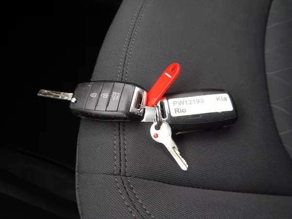 Kia Rio 1.4 i 80 kw - foto 16