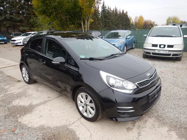 Kia Rio 1.4 i 80 kw - foto 4