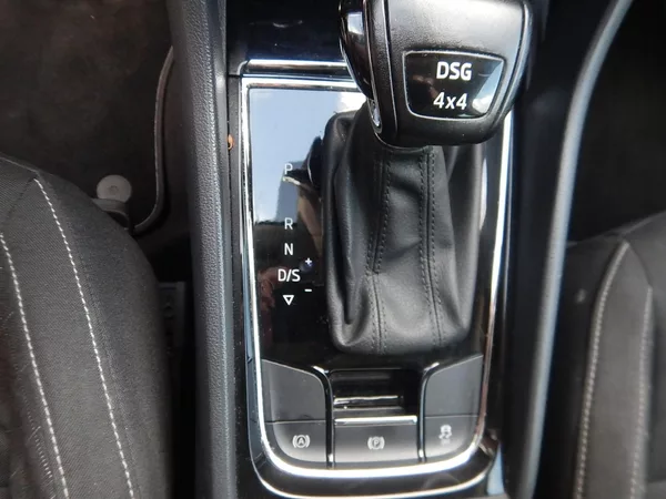 Škoda Karoq 2.0 TDI DSG, 4x4, SERVISKA - foto 22