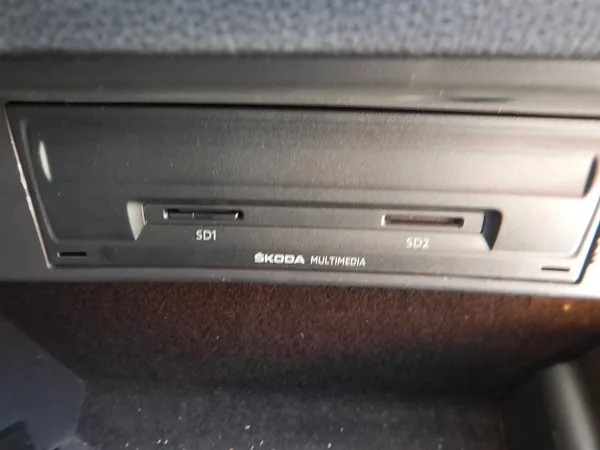 Škoda Karoq 2.0 TDI DSG, 4x4, SERVISKA - foto 32