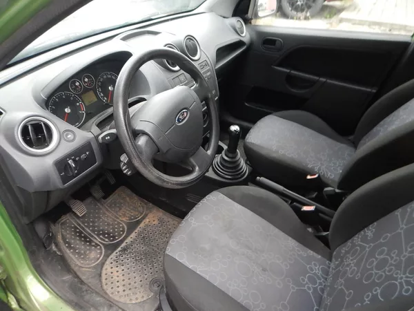 Ford Fiesta 1.3 i 55 kw - foto 9
