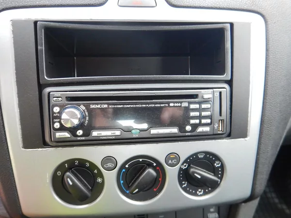 Ford Focus 1.6i, KLIMA - foto 11