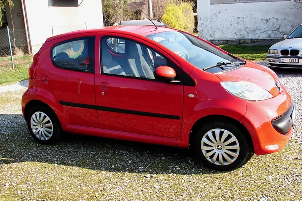 Peugeot 107 1.0i 68PS 5-dv. 80t KM KLIMA - foto 5