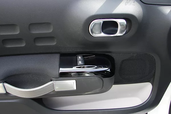 Citroën C3 III 1.2i 82PS Shine LED 48t KM - foto 15
