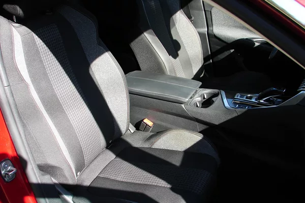Peugeot 3008 1.5 BlueHDi 131PS 8EAT LED NAV - foto 11