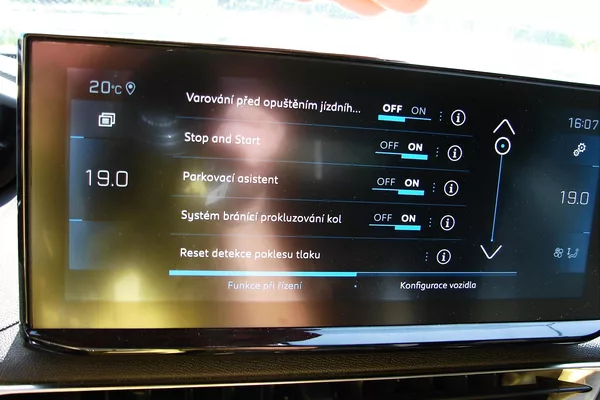 Peugeot 3008 1.5 BlueHDi 131PS 8EAT LED NAV - foto 28
