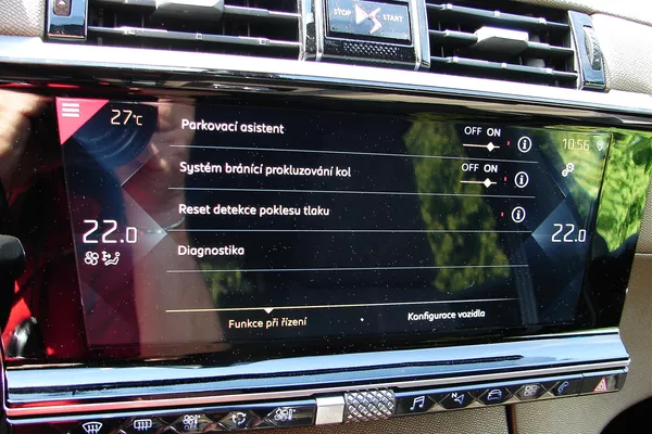 DS Automobiles DS7 Crossback 2.0 BlueHDi 176PS 8-AT KLIMA - foto 24