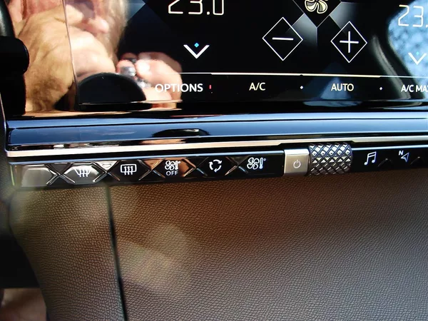 DS Automobiles DS7 Crossback 2.0 BlueHDi 176PS 8-AT KLIMA - foto 32