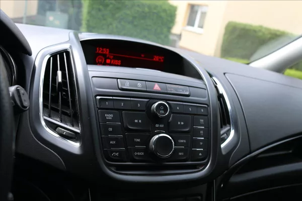 Opel Zafira 1,4 Tourer, Turbo, DSG, 7míst - foto 17