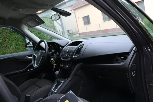 Opel Zafira 1,4 Tourer, Turbo, DSG, 7míst - foto 23