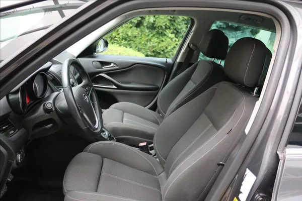 Opel Zafira 1,4 Tourer, Turbo, DSG, 7míst - foto 8