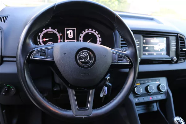 Škoda Karoq 1,0 85kW, ČR, 45000 KM - foto 11