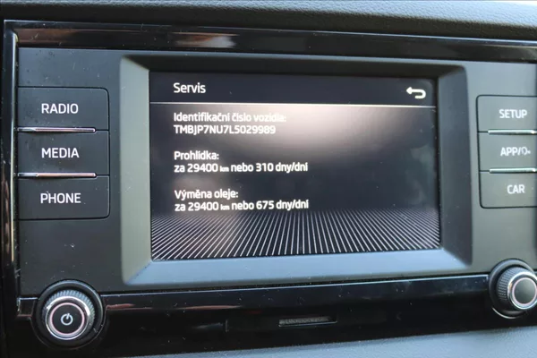 Škoda Karoq 1,0 85kW, ČR, 45000 KM - foto 19