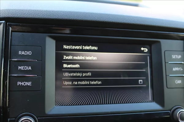Škoda Karoq 1,0 85kW, ČR, 45000 KM - foto 20