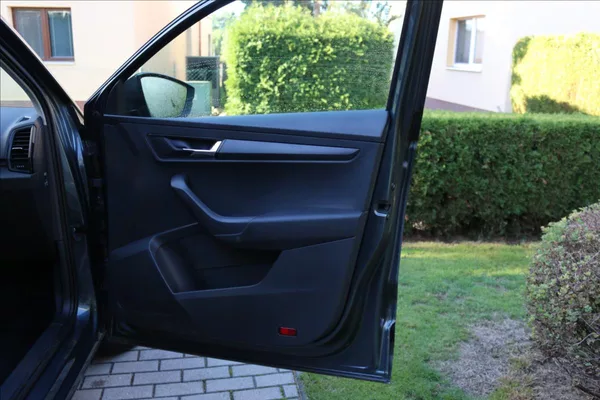 Škoda Karoq 1,0 85kW, ČR, 45000 KM - foto 23