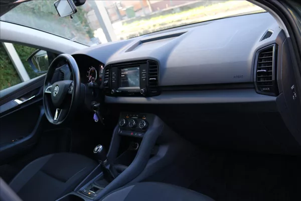 Škoda Karoq 1,0 85kW, ČR, 45000 KM - foto 24